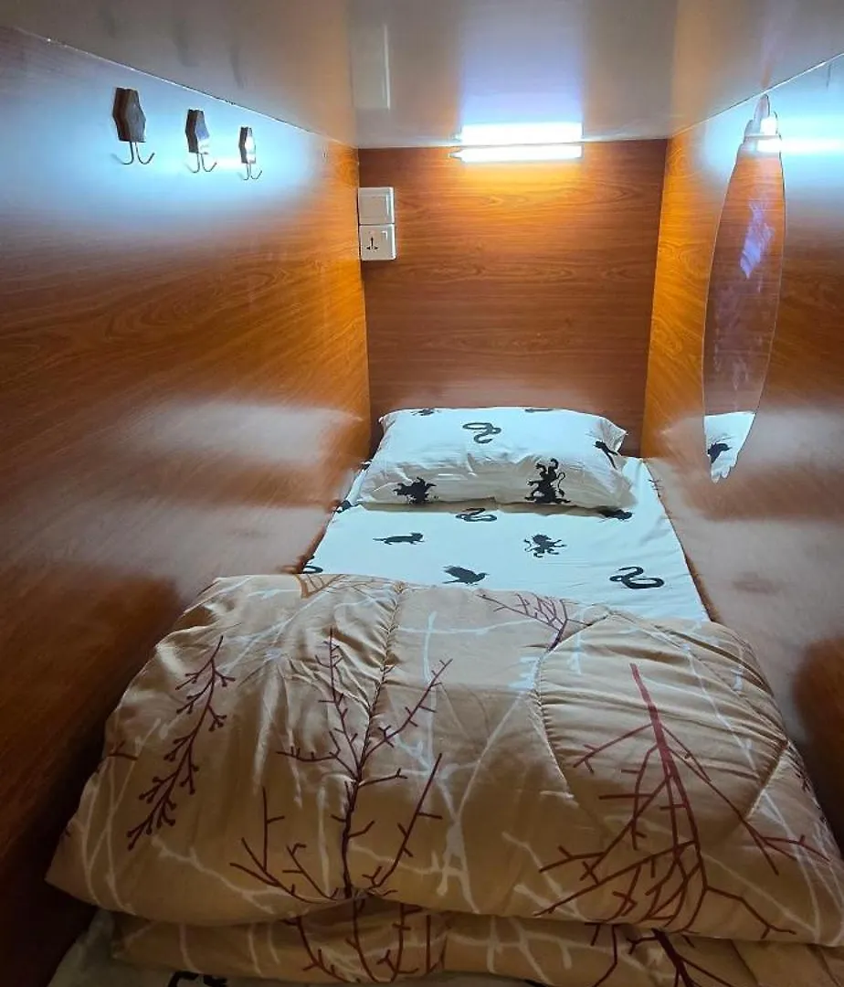 Nocleg ze śniadaniem Bed and Breakfast Alharaki Capsule Dubaj Zjednoczone Emiraty Arabskie